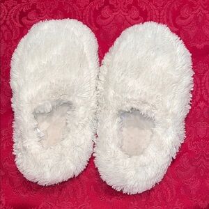 Cozy White Fuzzy Slippers Microwaveable   Heated